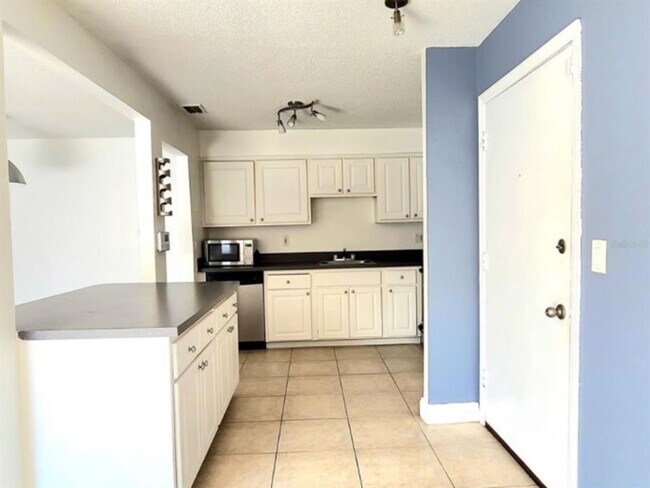 Building Photo - 496 Banyon Tree Cir