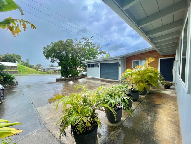 Building Photo - 1508 Keolu Dr