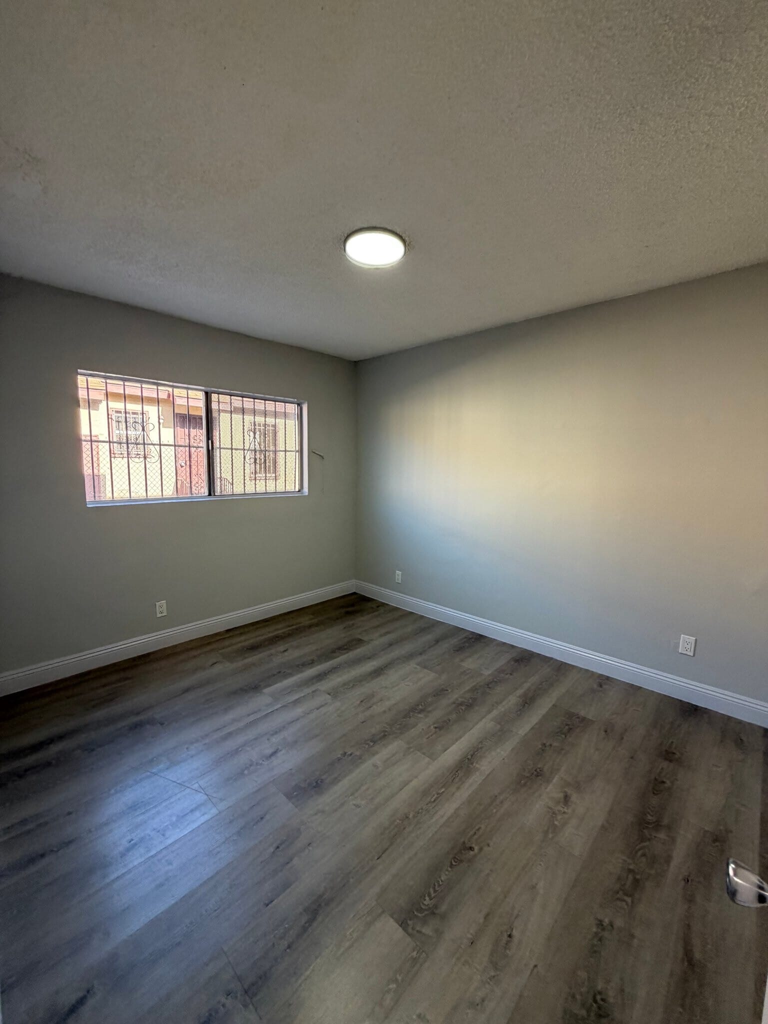 Building Photo - 4265 S Hoover St