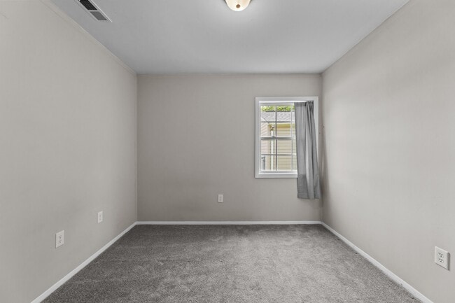 Building Photo - 2014 Somerville Dr