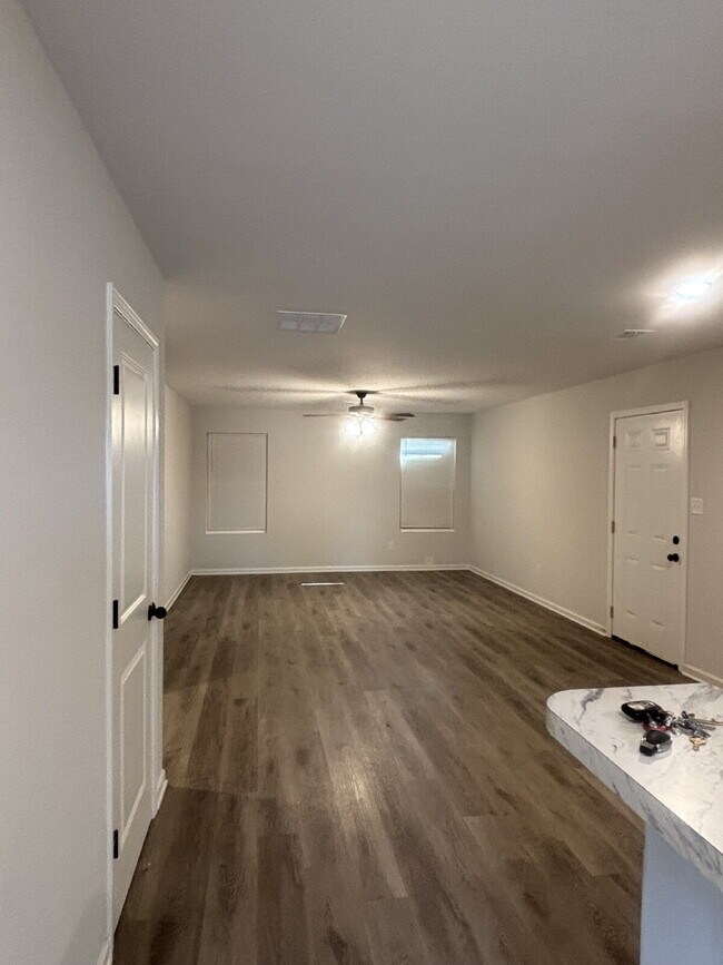 Building Photo - "Charming 4-Bedroom Home with 2 Full Baths on Callie Rd, Memphis – Spacious Living Awaits!"