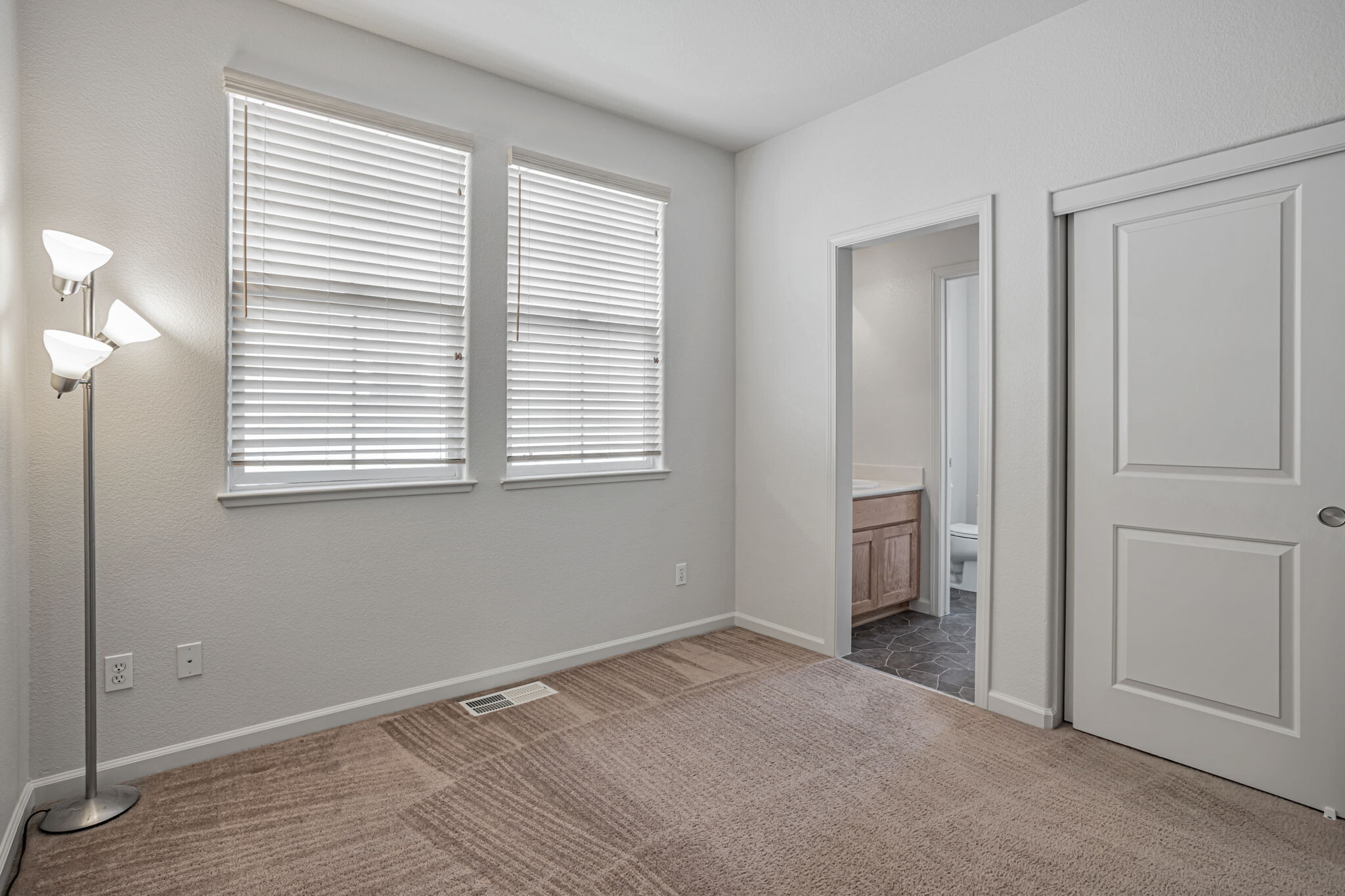 Building Photo - 1658 Glenmore Dr