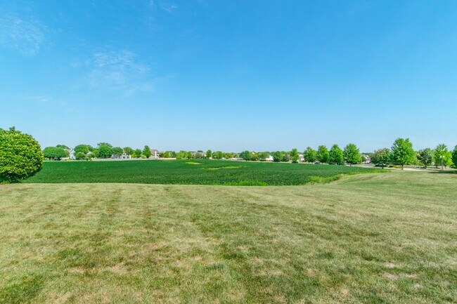 Building Photo - 1624 Fieldstone Dr N