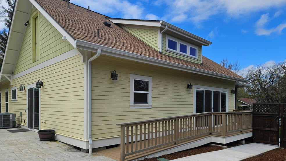 Sideyard - 882 B St