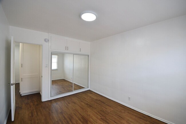 Building Photo - 12807 Burbank Blvd