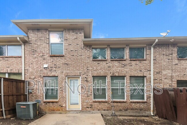 Building Photo - 9853 Fleetwood Dr