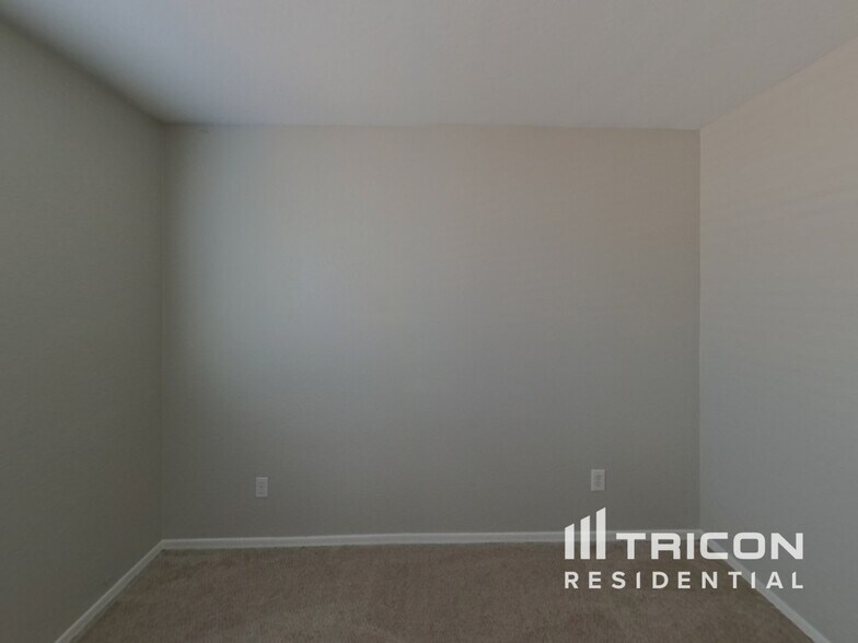 Building Photo - 4102 S 62nd Ln