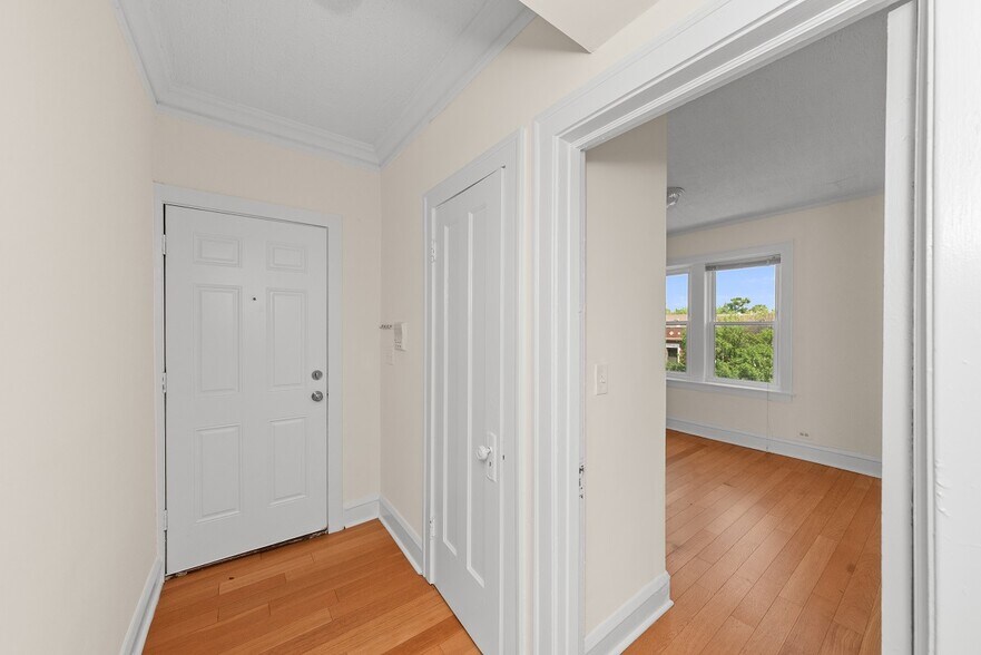 Building Photo - 2349 N Drake Ave