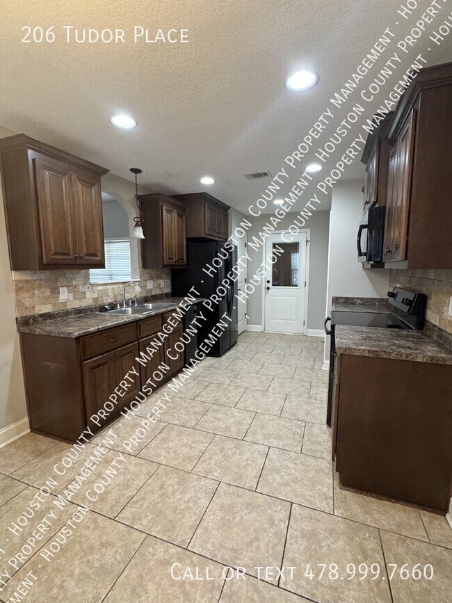 Building Photo - 206 Tudor Pl