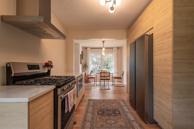 Building Photo - 503 Provines Dr