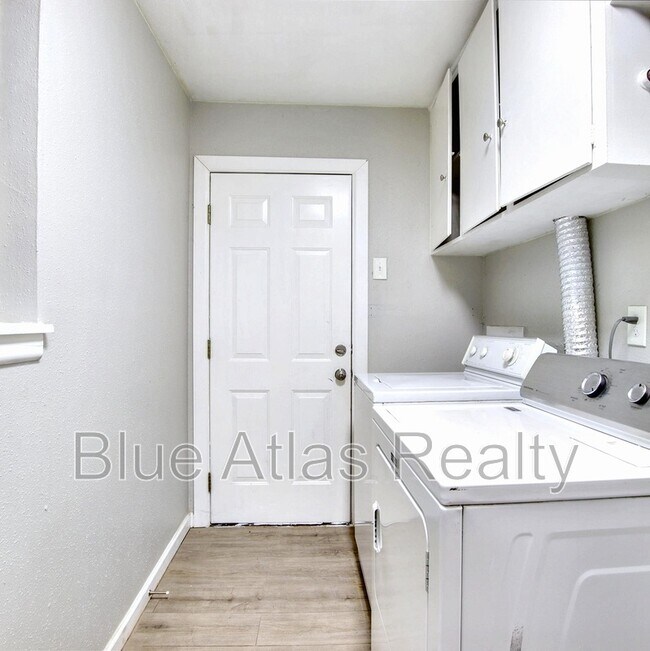 Building Photo - 608 W Pleasantview Dr