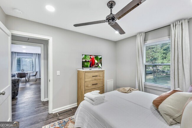 Building Photo - 811 Old Powder Springs Rd SW