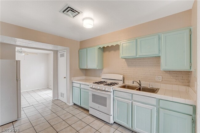 Building Photo - 3928 Torsby Pl