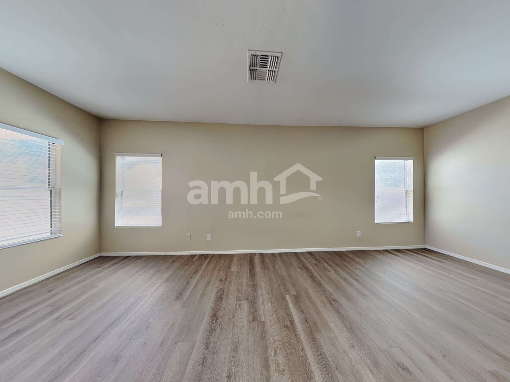 Building Photo - 9376 N Grasshopper Dr