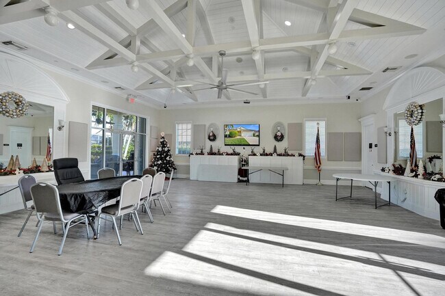 Building Photo - 118 NW Pleasant Grove Way