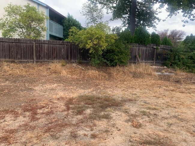 Building Photo - Large one story 4 bedroom home in Orangevale