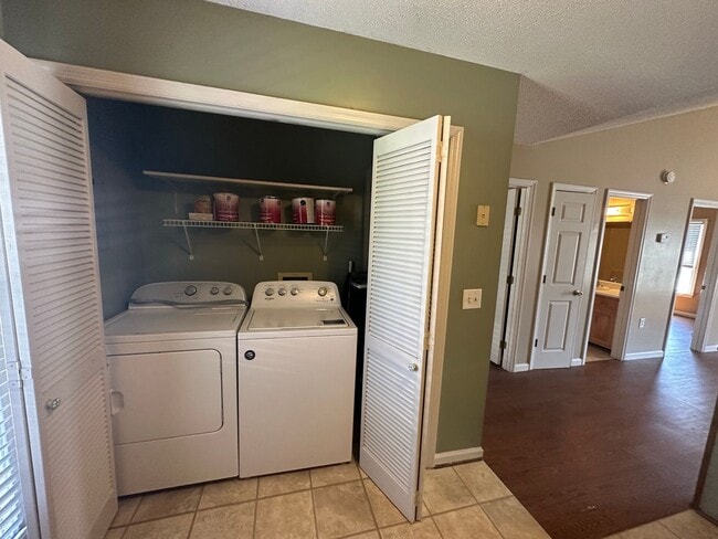 Building Photo - 140 Lanier Dr