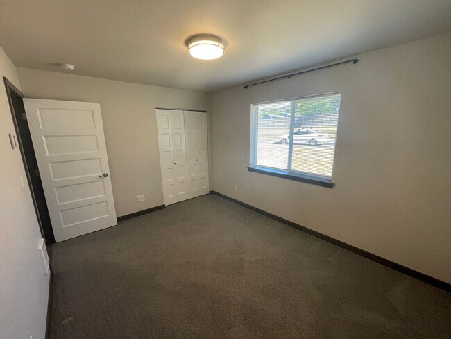 Building Photo - 2525 El Mar St