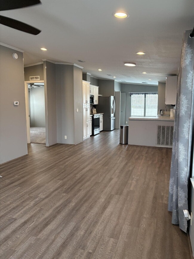 Building Photo - Beautiful 2-bed, 2-bath home is located in the highly desired Strawberry Ridge 55+ Community