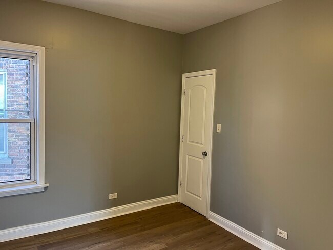 Building Photo - 1451 N Massasoit Ave