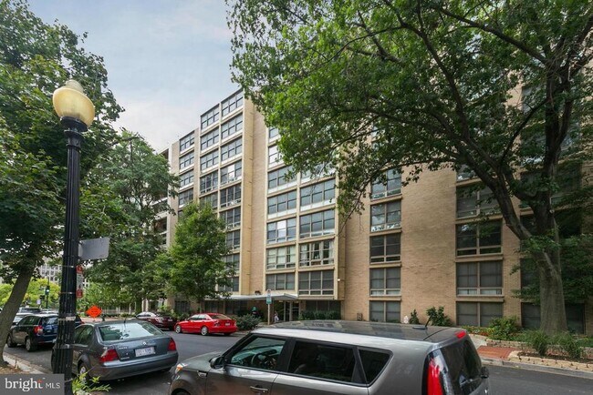 Building Photo - 1260 21st St NW