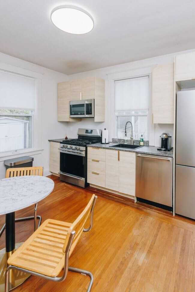 Building Photo - 3508 Tarpis Ave