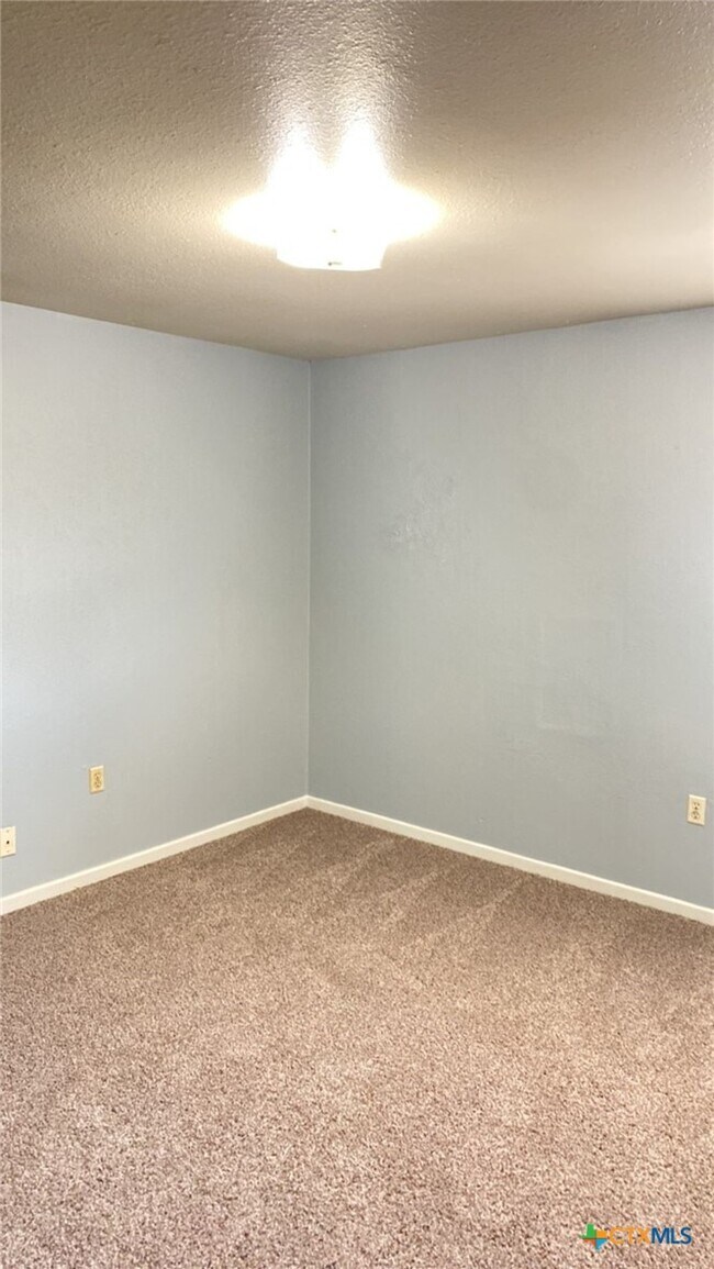 Building Photo - 307 Sunset Ln