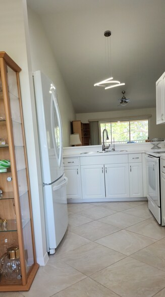 Building Photo - 186 Pebble Shores Dr