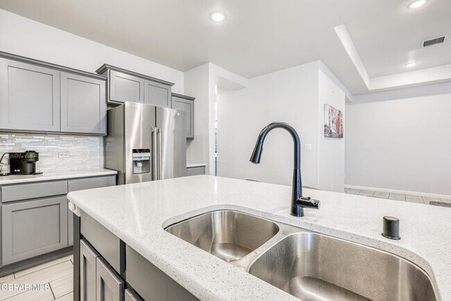 Building Photo - 12844 Haxby St