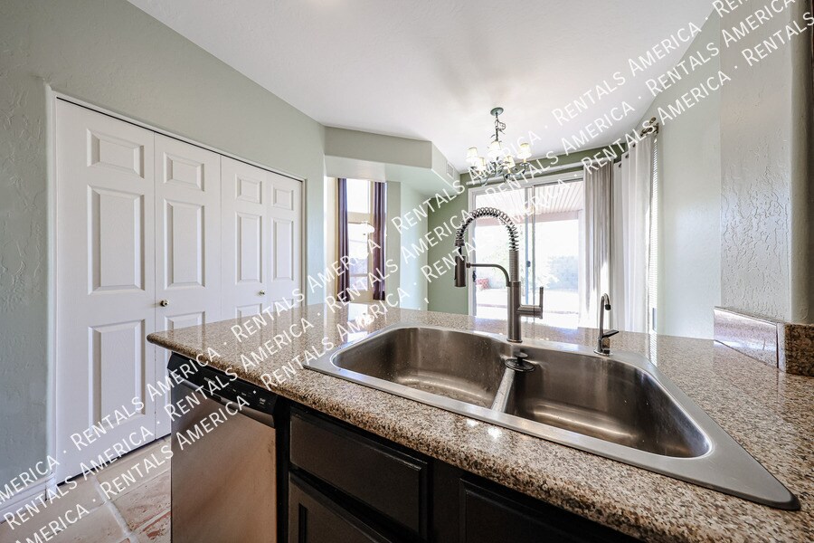 Building Photo - 2127 E Nighthawk Wy