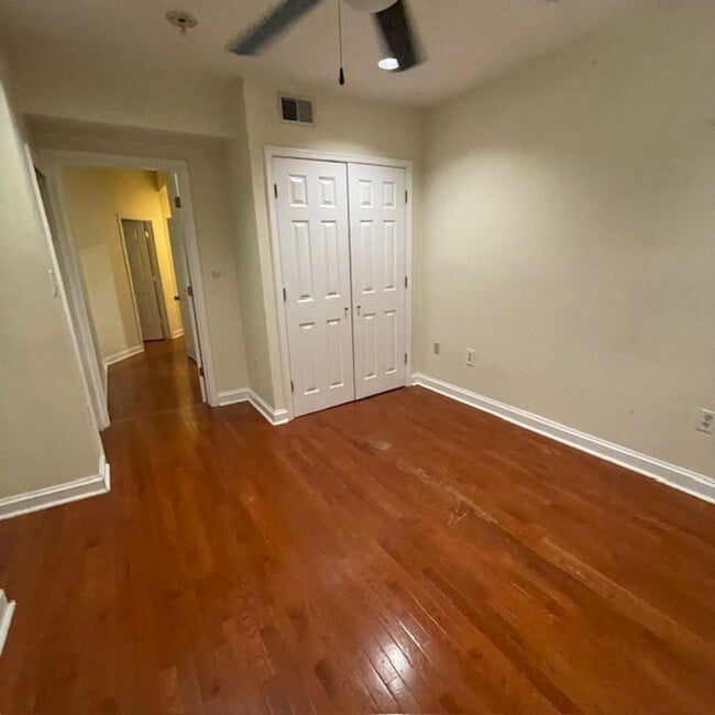 Building Photo - Logan/Shaw - Spacious 3 Bedroom, Two Bath Apartment