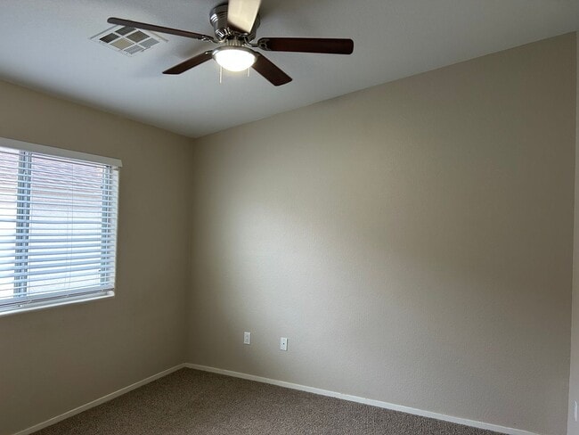 Building Photo - 2 story townhome in Mountains Edge