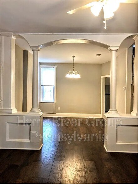 Building Photo - 544 N Wanamaker St