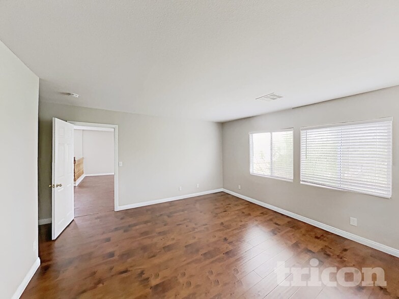 Building Photo - 717 Horse Stable Ave