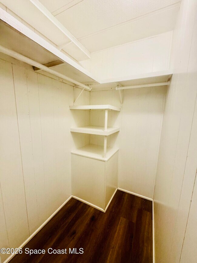 Building Photo - 515 Jennifer Cir