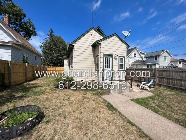 Building Photo - House Available Now, Updated Kitchen & Bath, Lofted Upstairs, Fenced Yard, Garage, Central A/C