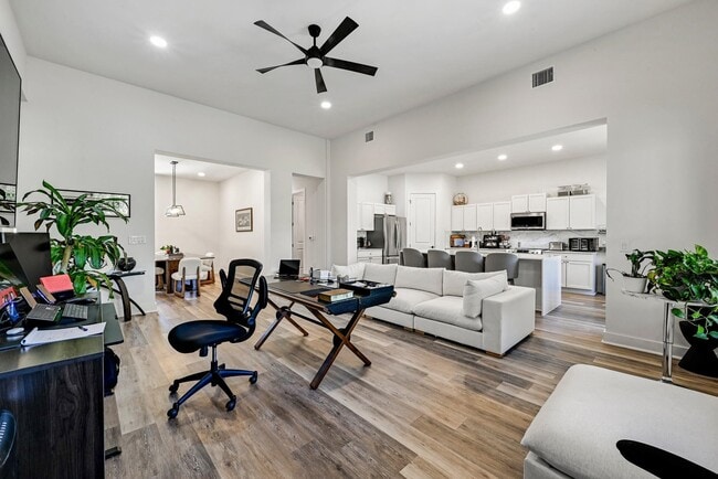Building Photo - 104 Desert Rose S