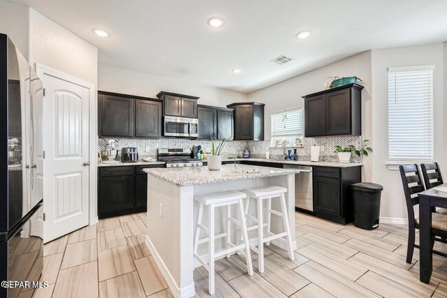 Building Photo - 4812 Marisabel Azcarate St