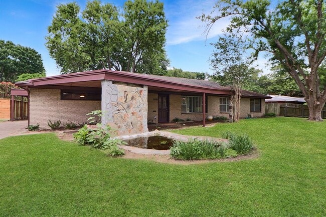 Primary Photo - 5518 Holly St