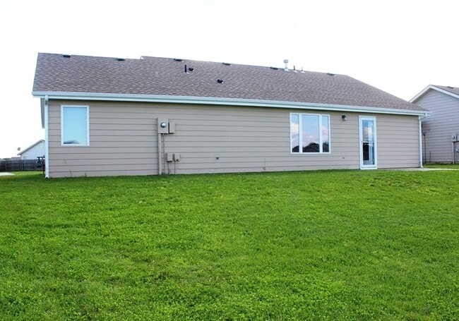 Building Photo - Great home in East Manhattan! *UPDATED PHOTOS COMING SOON*