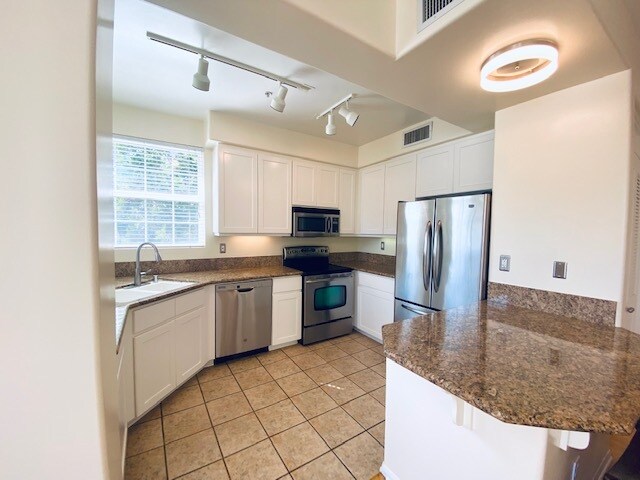 Building Photo - 350 K St