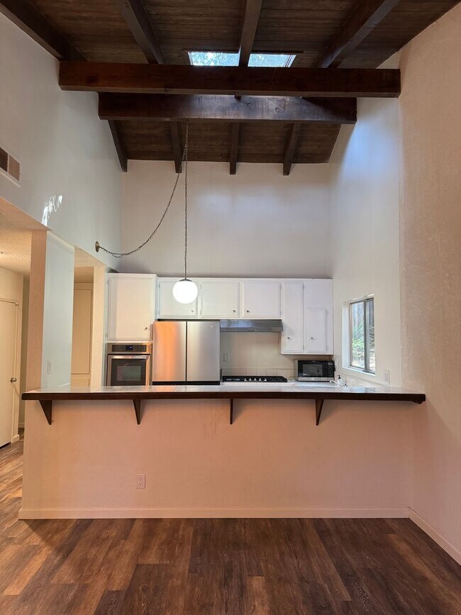 Building Photo - Comfortable Calabasas Home with Indoor Charm and Outdoor Space