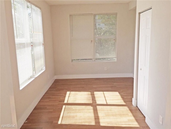 Building Photo - 1 br, 1 bath  - 702 S 17th Ave # 4 3