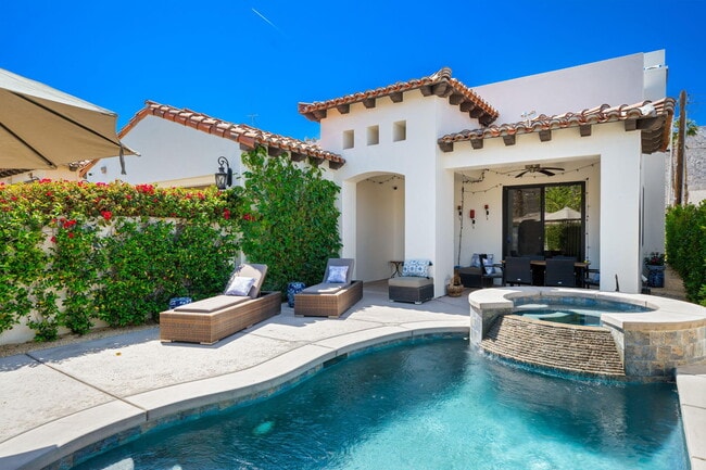 Building Photo - 53385 Avenida Mendoza