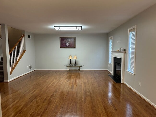 Building Photo - 1841 Vista Dr