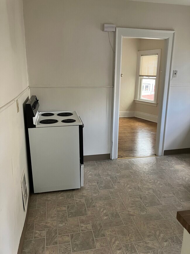 Building Photo - 55 E Hazeltine Ave