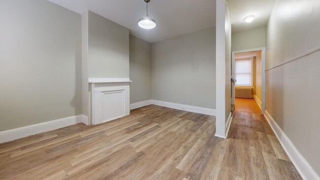 Building Photo - Contemporary 2 Bedroom Townhome w/ Updated Kitchen & Washer/dryer