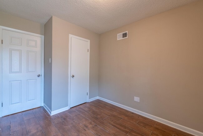 Building Photo - 4262 Sunnyslope Dr