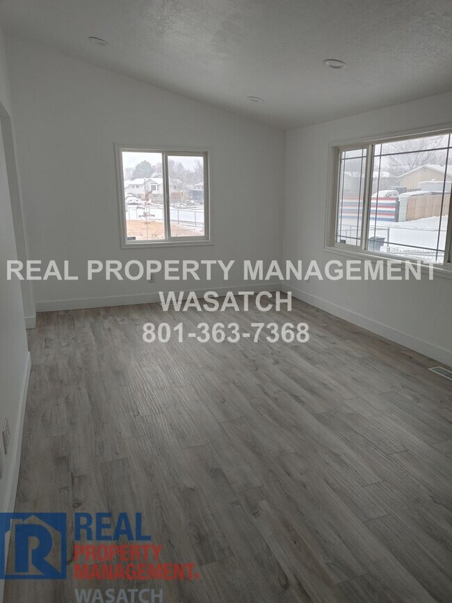 Building Photo - Take a Look at This 4 Bedroom 2 Bathroom H...