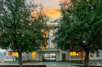 Building Photo - El Parador